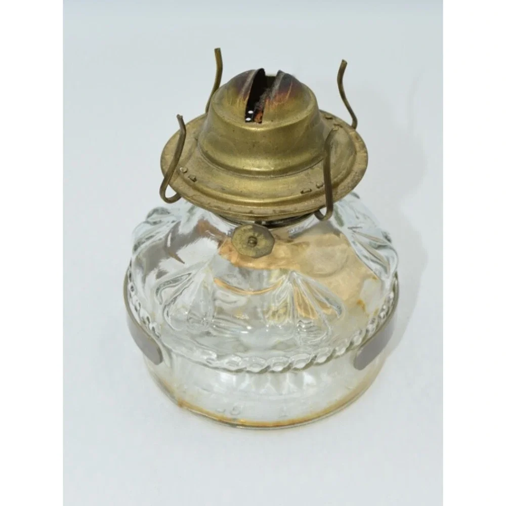 Antique Eagle Thick Glass Oil / Kerosene Lantern Lamp